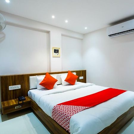 Oyo 29585 The Cliff Hotel Indore Exterior foto
