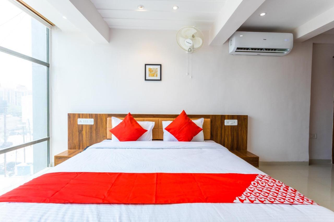 Oyo 29585 The Cliff Hotel Indore Exterior foto