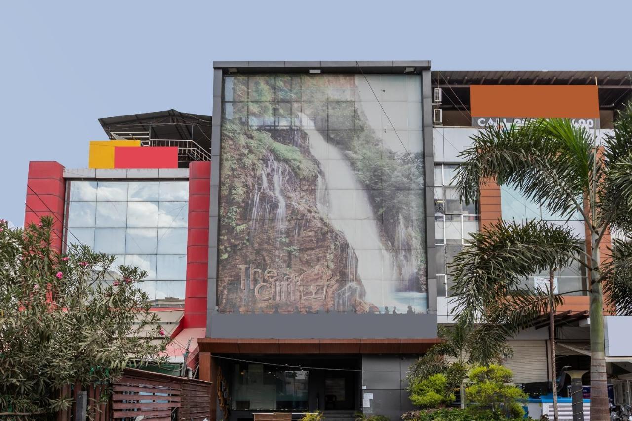 Oyo 29585 The Cliff Hotel Indore Exterior foto