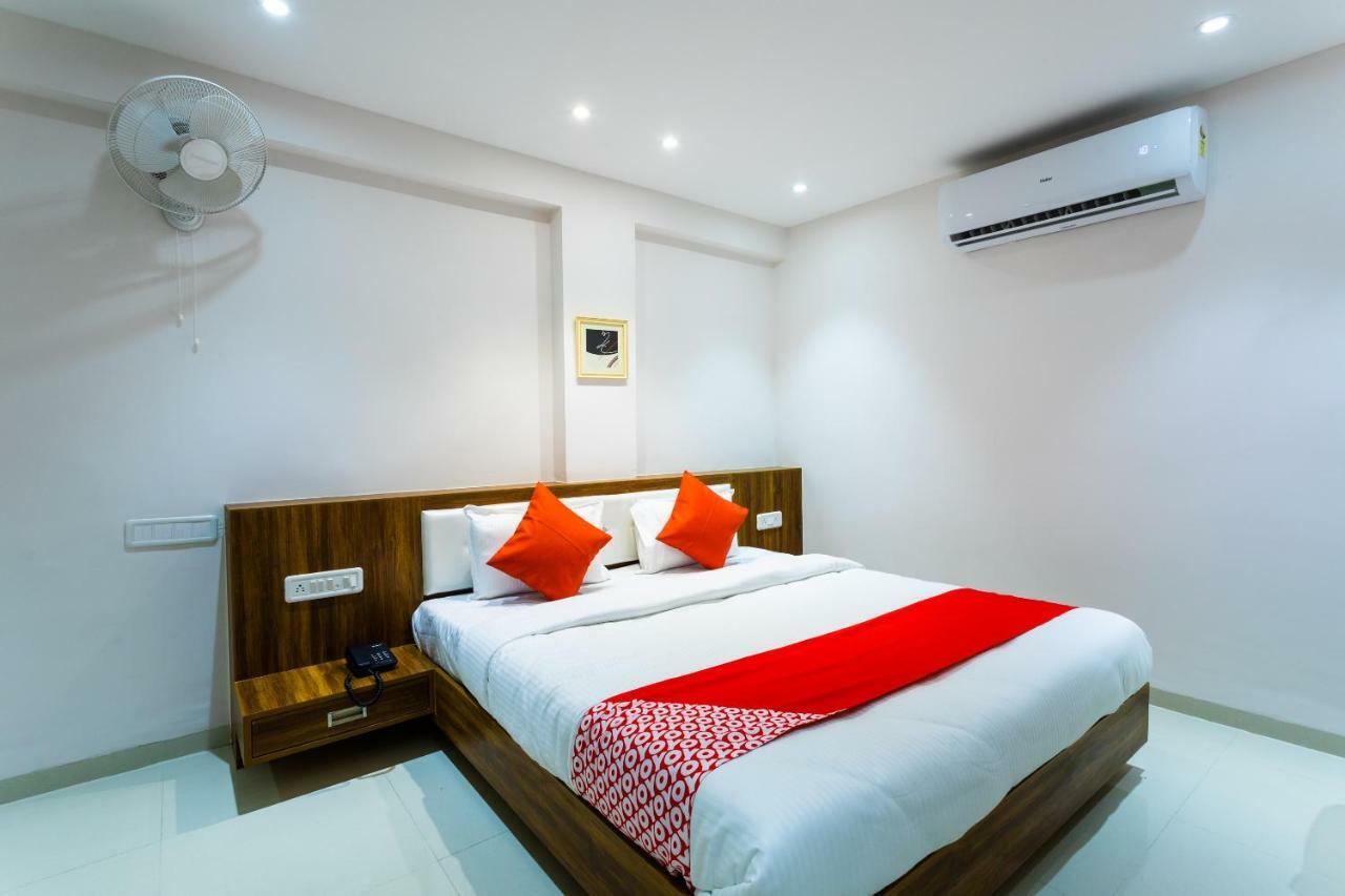Oyo 29585 The Cliff Hotel Indore Exterior foto