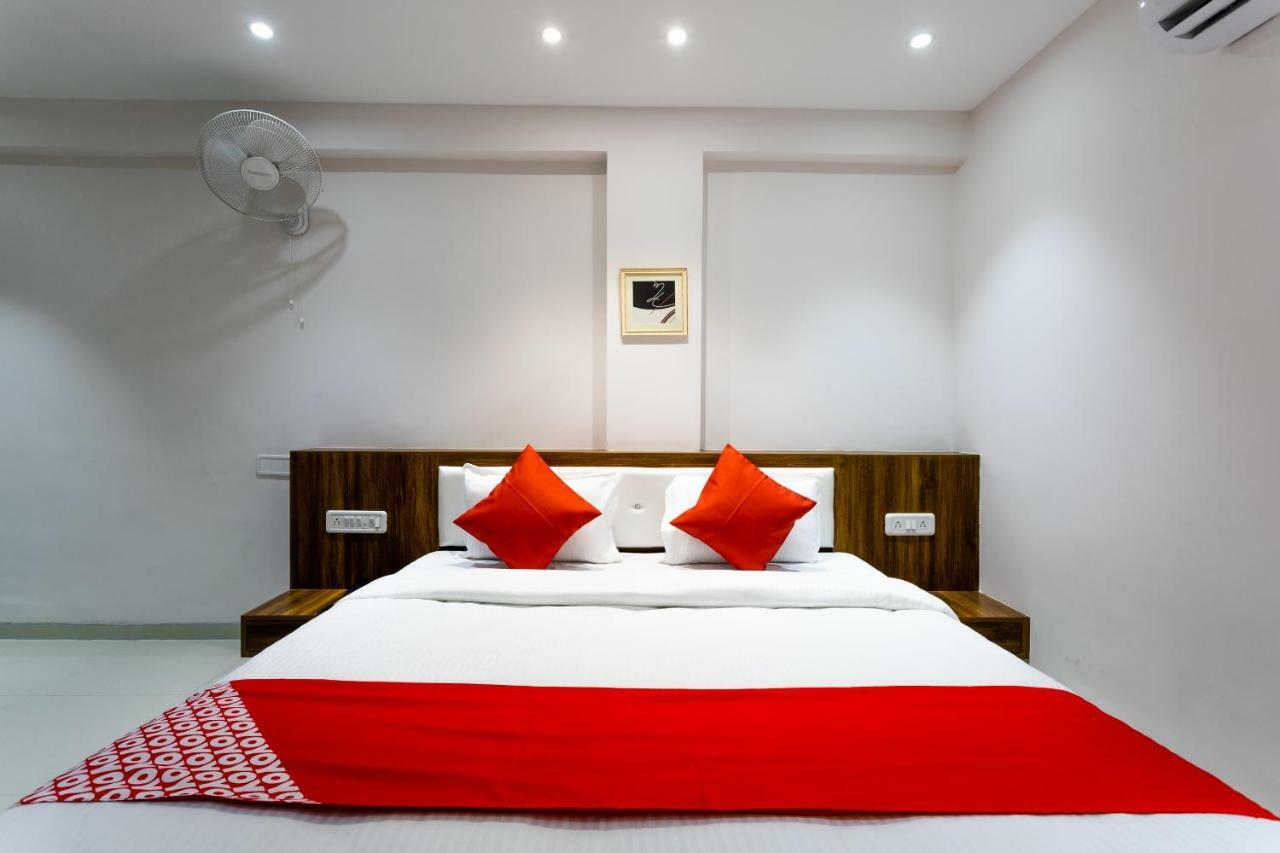 Oyo 29585 The Cliff Hotel Indore Exterior foto
